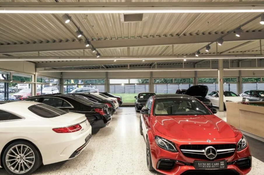 T‑LINE Track Linear Retrofit – Mercedes‑Benz Dealership – Stuttgart