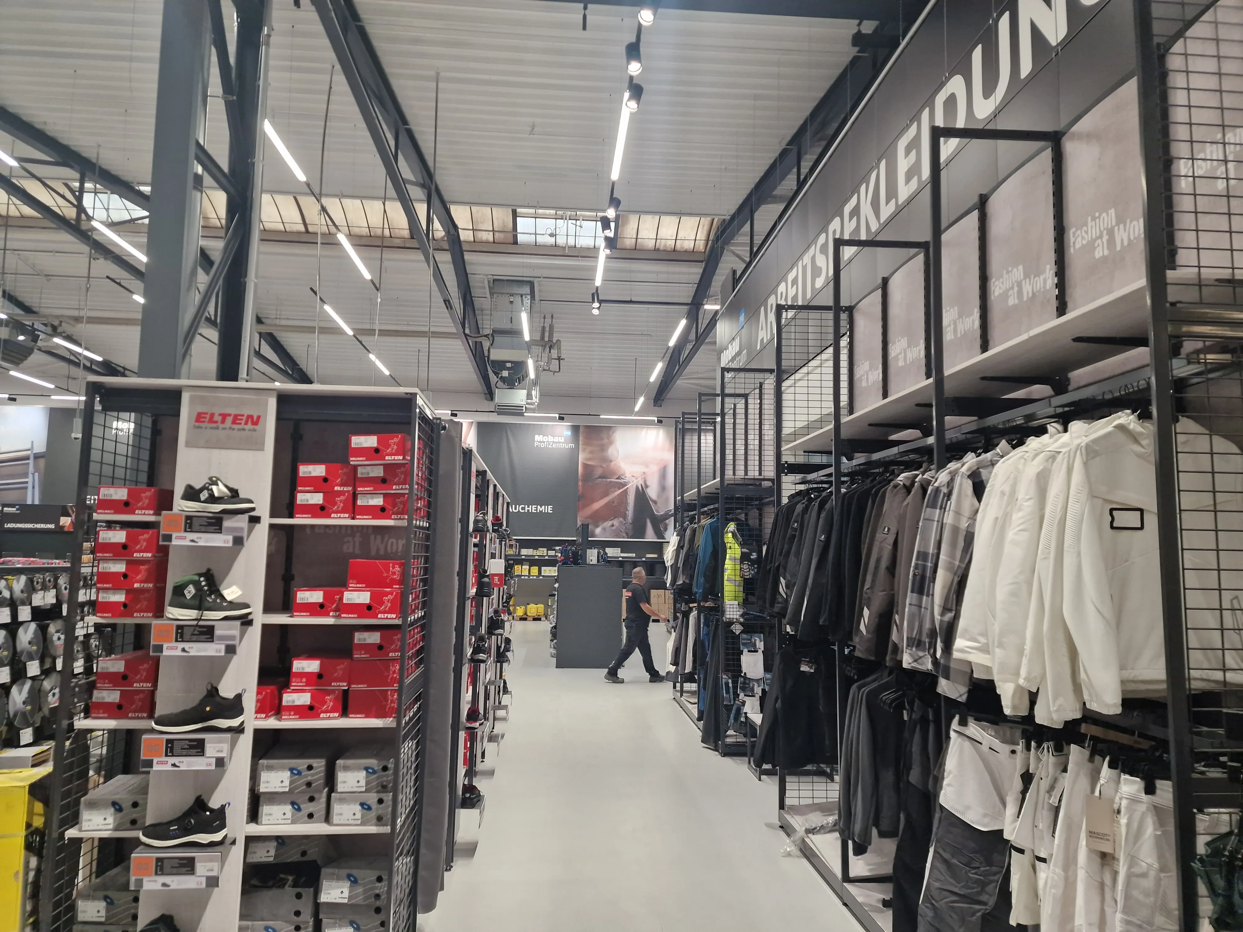 T‑LINE Track Linear LED Retrofit – Supermarket – Frankfurt am Main