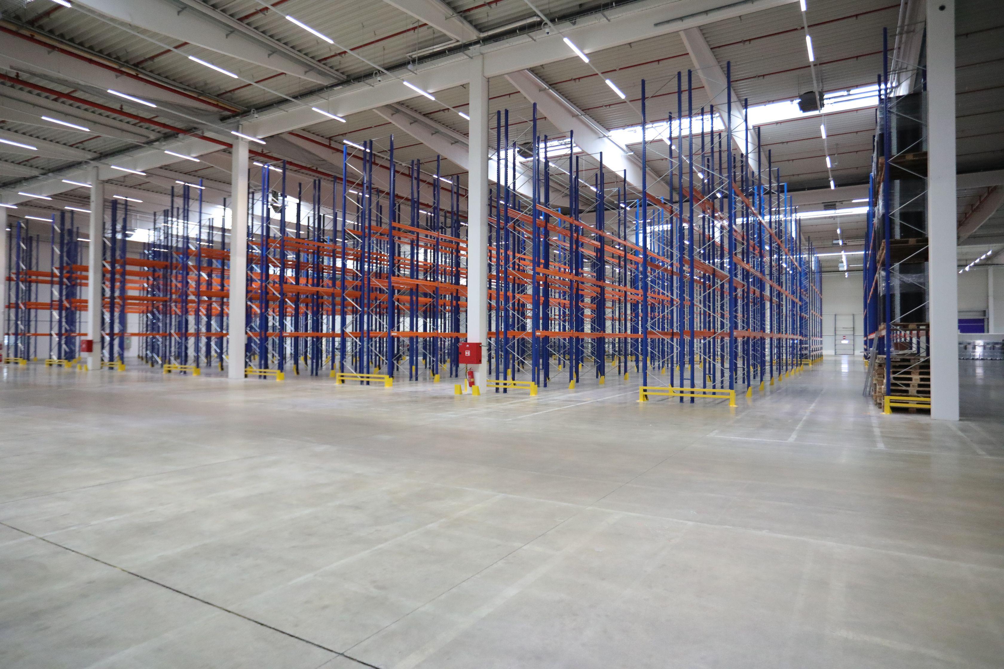 S‑Line LED Retrofit – Industrial & Logistics – Prague